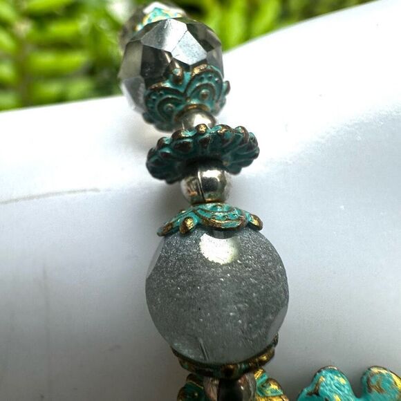 Green crystal starfish clover charm beaded stretchy bracelet - Picture 4 of 10